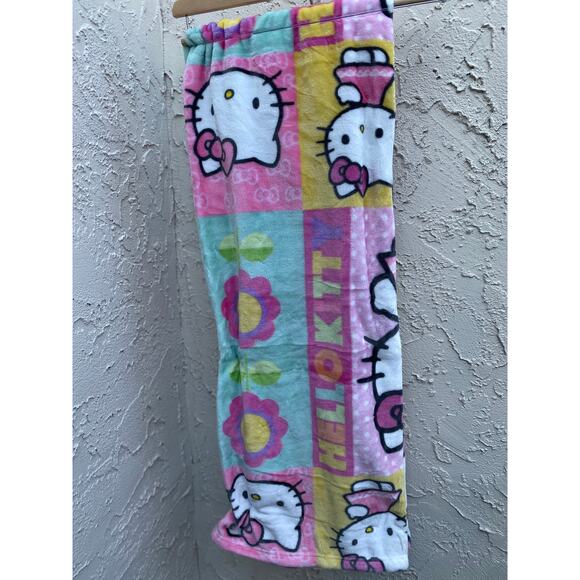Hello Kitty Silk Touch Throw Blanket 50x70 Pink Pastel Flowers Sanrio NWOT Soft - Picture 2 of 4